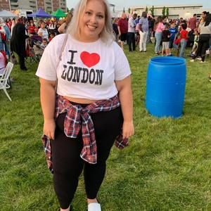 Meet your Posher, Danielle